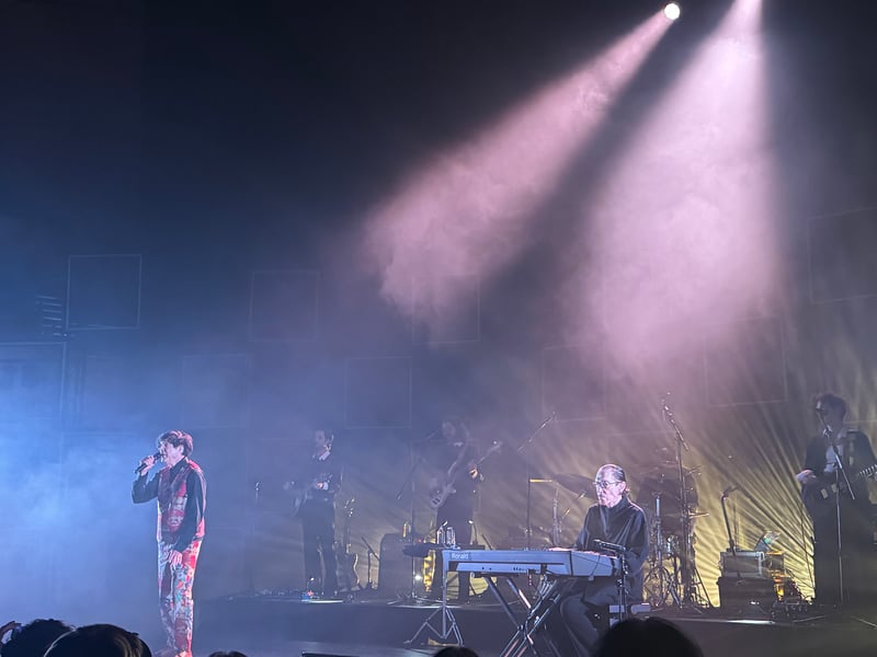 The brothers were backed by a four-piece band.