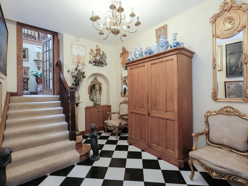The traditionally decorated upper hallway.
