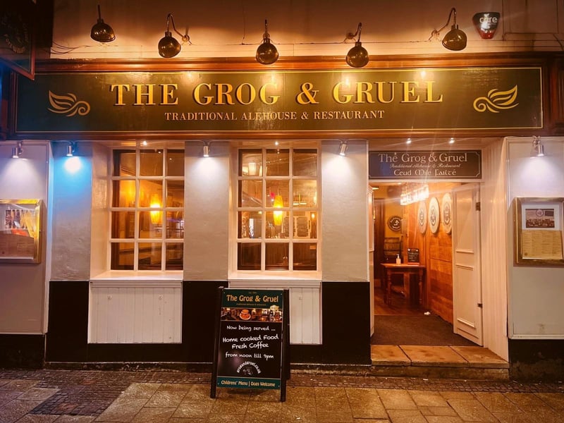 The Grog & Gruel boasts a traditional ground floor bar, and a restaurant on the first floor, along with a fully fitted commercial kitchen and a beer garden to the rear.