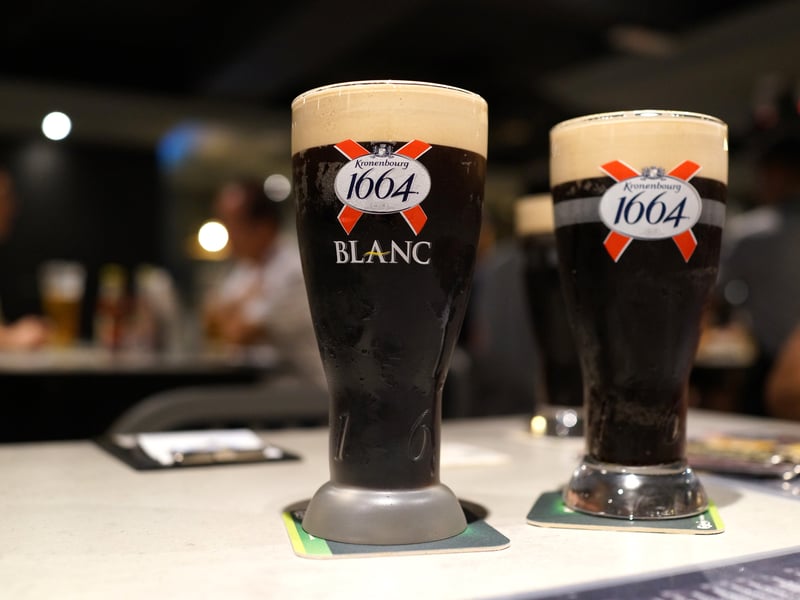 Kronenburg is a French beer which Brits commonly mispronounce as “Kro-nen-burg”, but the correct pronunciation of Kronenburg is “Kro-nan-boor”.