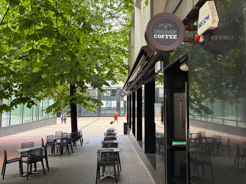 While some readers noted it isn't the cheapest option in town, the consensus is that the authentic North American-style stacks are worth every penny. It remains a top-tier recommendation for those who want a massive, indulgent breakfast in a bustling, city-centre setting. 🥞 Bond Court, Wine St, Leeds LS1 2JZ