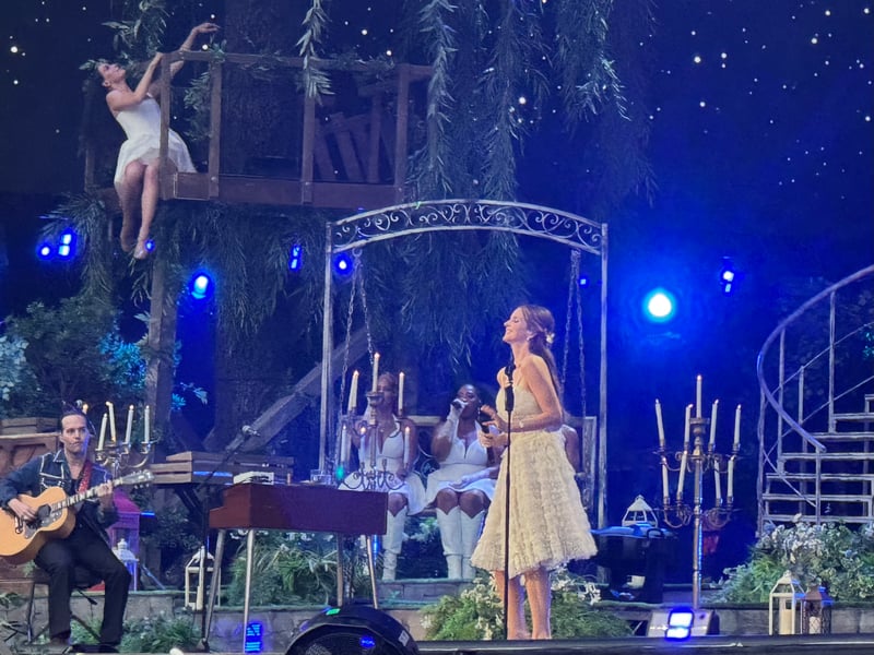 The singer opened with 'Stars Fell On Alabama'.