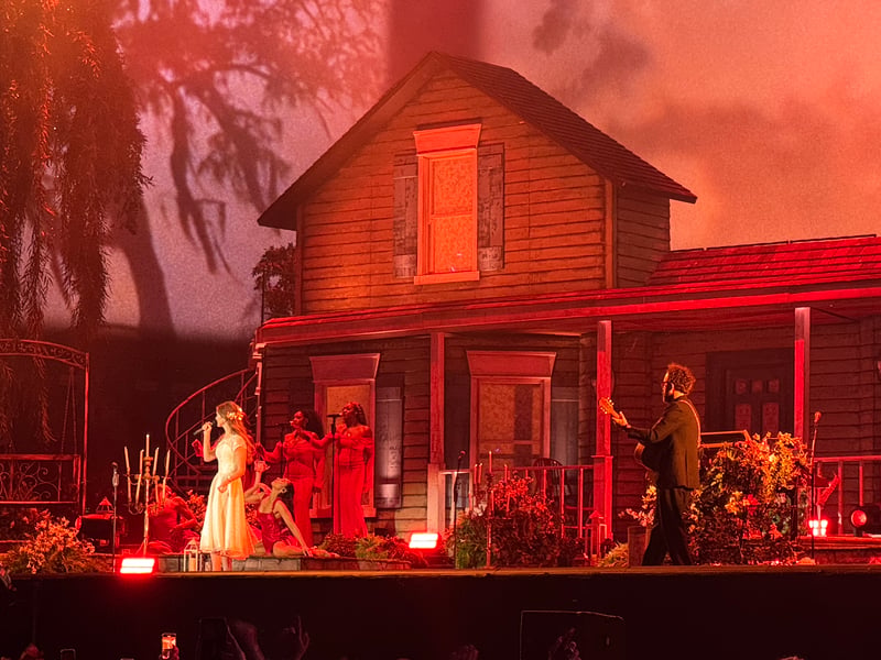 The performance lasted for around 90 minutes.