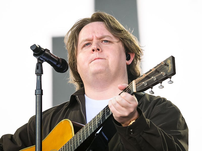 The star was visibly emotional as he played a seven song setlist, starting with 'Before You Go'.