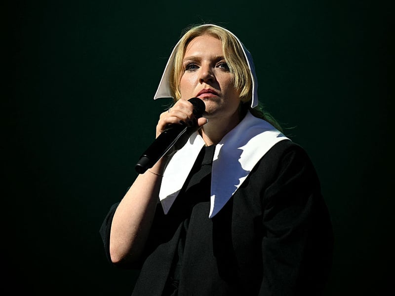 The critically acclaimed Self Esteem (Rebecca Lucy Taylor) is set to deliver her empowering and dynamic pop at Sheffield's Utilita Arena on October 18, 2025. Prepare for a bold, honest, and truly impactful performance. 📍 45 Broughton Ln, Sheffield S9 2DF
