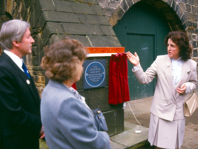 The unveiling of a plaque in August 1990 commemorating Colonel John Thomas North (1842-1896) in recognition of his gift of Kirkstall Abbey to the City of Leeds. It reads 'Colonel J.T. North 1842-1896 purchased the Abbey and grounds in 1888 and gave them to the city.'