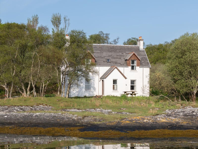 A traditional stone building which also sleeps six, the Pier House sits adjacent to the Boat House, close to the shore. With views across the bay to Arduaine, it spans two floors.