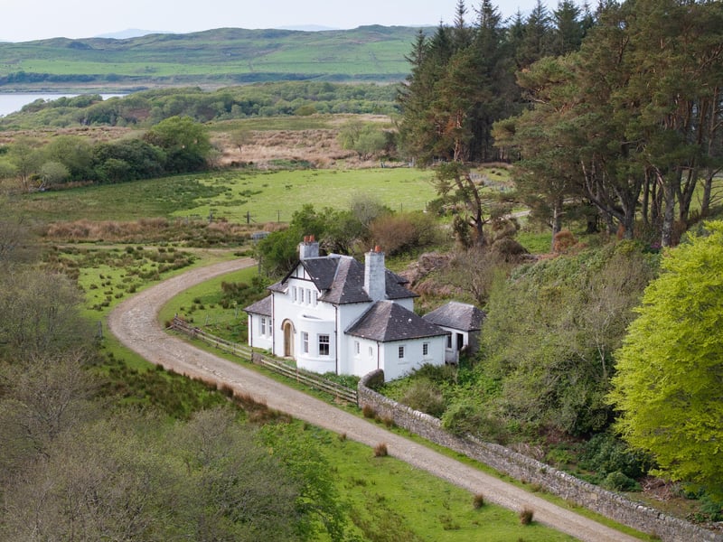 A family friendly house which is a few minutes walk from the North Pier, the Garden House looks over native woodland. It sleeps eight guests and makes excellent accommodation for those with children. Spanning two floors, it includes a twin bedroom and family bathroom on the ground floor, with a double bedroom and bunk room on the first floor.