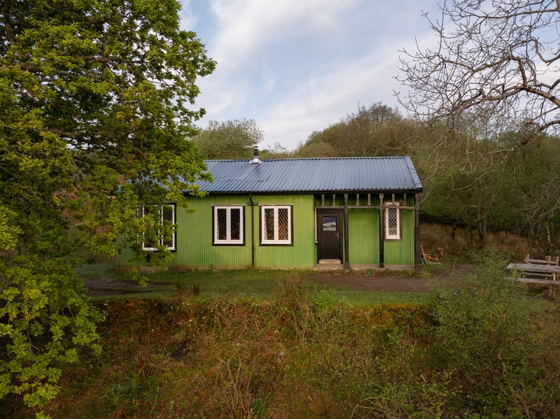 Located up its own track between the Garden House and North Pier, Oakwood Cottage is a timber-frame cottage which has access to its own, private sandy bay. With elevated views to the mainland, it sleeps ten guests.