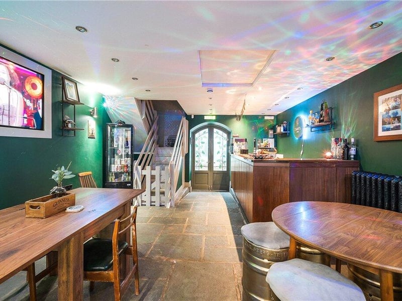 Bar