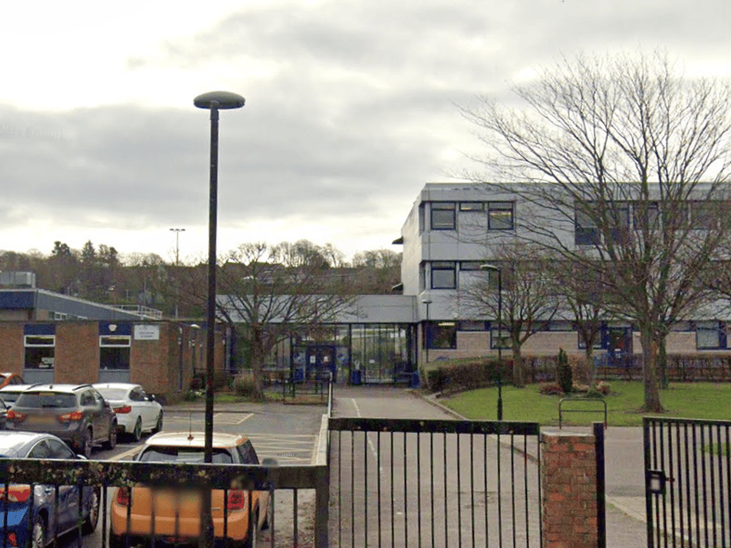 This is a secondary school in Linlithgow, West Lothian. Over the last five available years, it has an average place of about 15 in the top 25.
In the 2022/23 school year, it was 10th overall, with 70% of its students attaining five or more Highers.