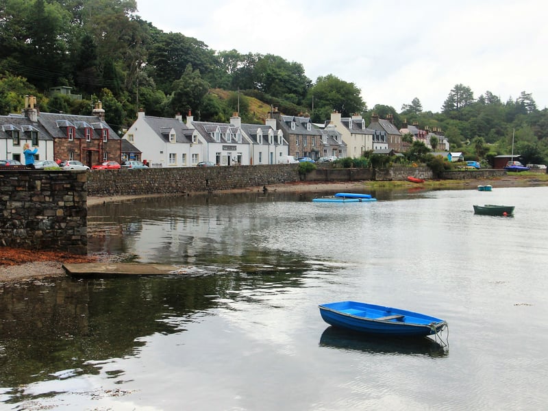 This 6.5km circular route takes you from Plockton, one of the Highlands' prettiest villages, around the peninsula it sits on, via the Victorian Duncraig Castle and views of mountains, islets and Loch Carron.