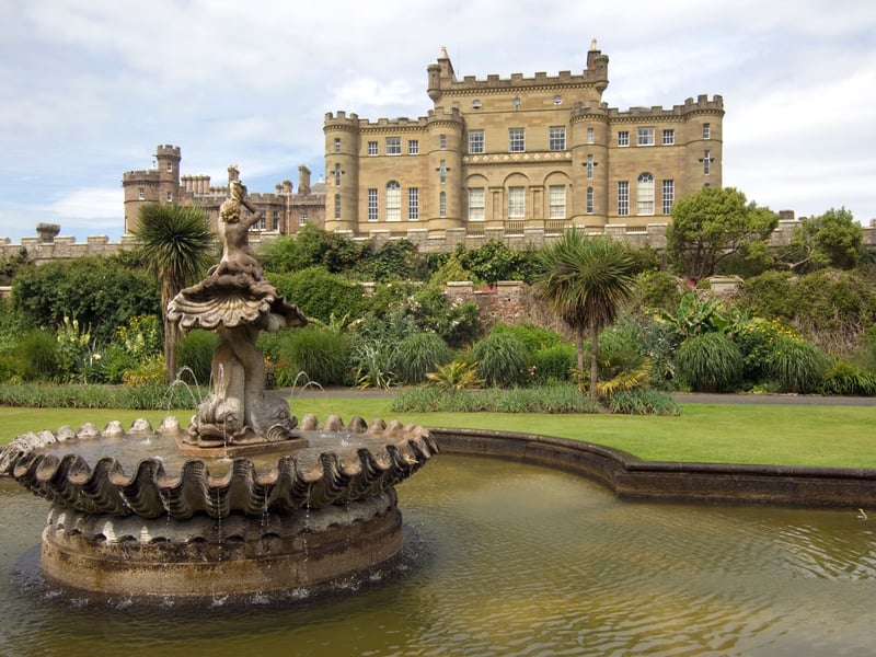 This 11km stretch of the Ayrshire Coastal Route takes you between the harbours of Maidens and Dunure via the amazing 18th century Culzean Castle. There are also sandy beaches, lush farmland and sections of woodland.