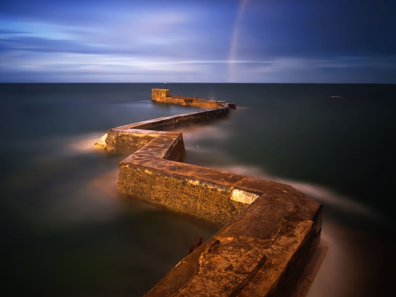 This hour-long part of the Fife Coastal Path takes in the two beautiful East Neuk villages of Elie and St Monans, the ruins of Ardross Castle, romantic Lady's Tower, a picturesque lighthouse and numerous sandy coves. A short diversion takes you to Ardross Farm Shop for picnic supplies.