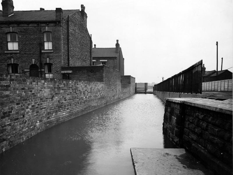 Balm Beck as it flows east towards Lawns Lane from Balm Road. There are houses to the left of the photo which dates from November 1946.
