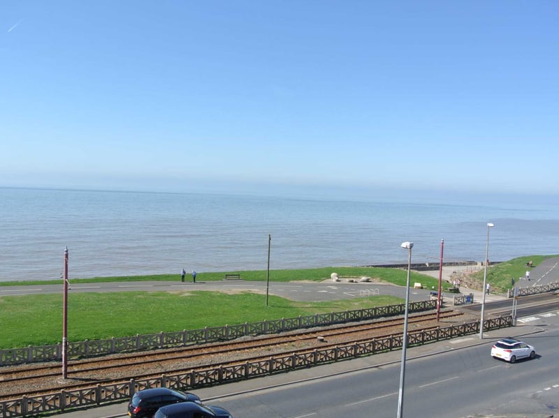 Running parallel to the quieter end of the seafront, the Queen’s Promenade Gardens provide a less crowded alternative to the main promenade. These grassy areas are perfect for relaxing, with views of the Irish Sea and nearby sculptures and floral displays adding charm.