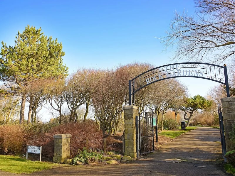 Just north of the town centre, Bispham Rock Gardens is a beautifully landscaped escape. With winding paths, ponds, and quiet benches, it’s ideal for a peaceful picnic surrounded by nature.