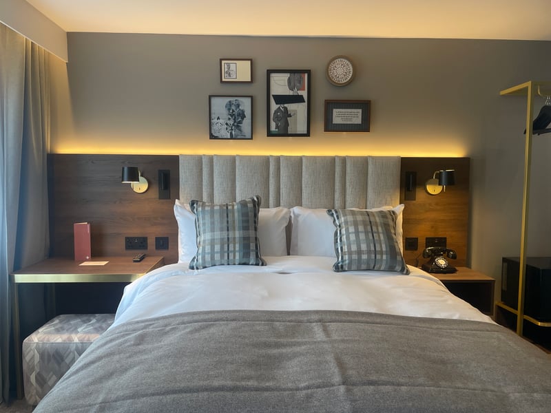 Inspired by the innovative legacy of Burton and Leeds’ history in the textiles industry, the second guestroom design narrative weaves together natural tones of wool with the prestige of bespoke tailoring. Offering a soft, traditional base with playful details subtly interwoven, these guestrooms celebrate the craftsmanship and creativity rooted in the region’s heritage.