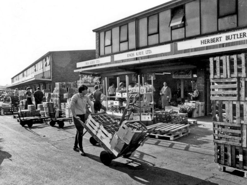 Workers at Parkway wholesale market, Parkway Drive, Sheffield, in July 1983