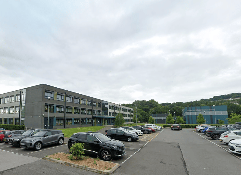 Dixons Cottingley is a secondary academy in Cottingley, in the Bradford district. It was most recently rated ‘good’ overall by Ofsted.
In the 2023/24 school year, it had a ‘well above average’ Progress 8 score of 0.65.