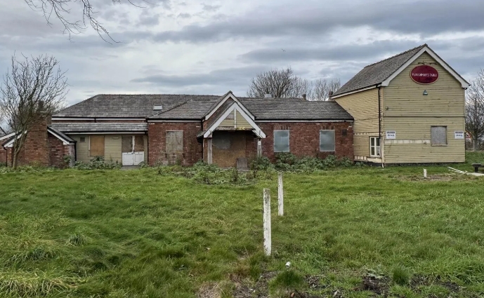 The property comprises a substantial, detached former public house with capacity for circa 90-100 covers. Internally, the property benefits from an effectively open plan trading area, catering kitchen with wash area and walk in refrigeration to the rear of the premises. The upper floors comprises staff room and office provision including WC and kitchenette with private living accommodation of 2 bedrooms, living room and bathroom. Externally, the on site car parking provides provision for approximately 65-70 vehicles and outside seating provision set in substantial grounds of nearly 2 acres. It is on the market for £850,000.