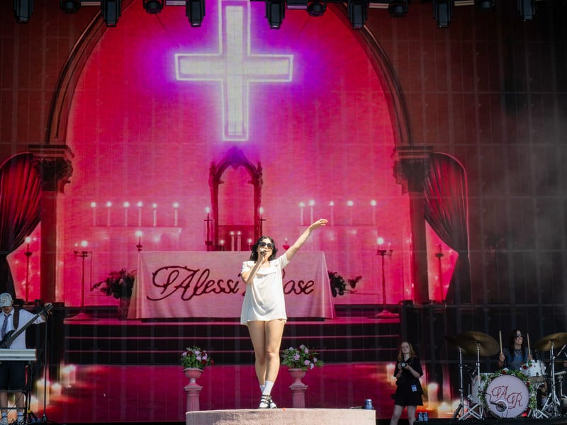 Alessi Rose took to the stage on Saturday.