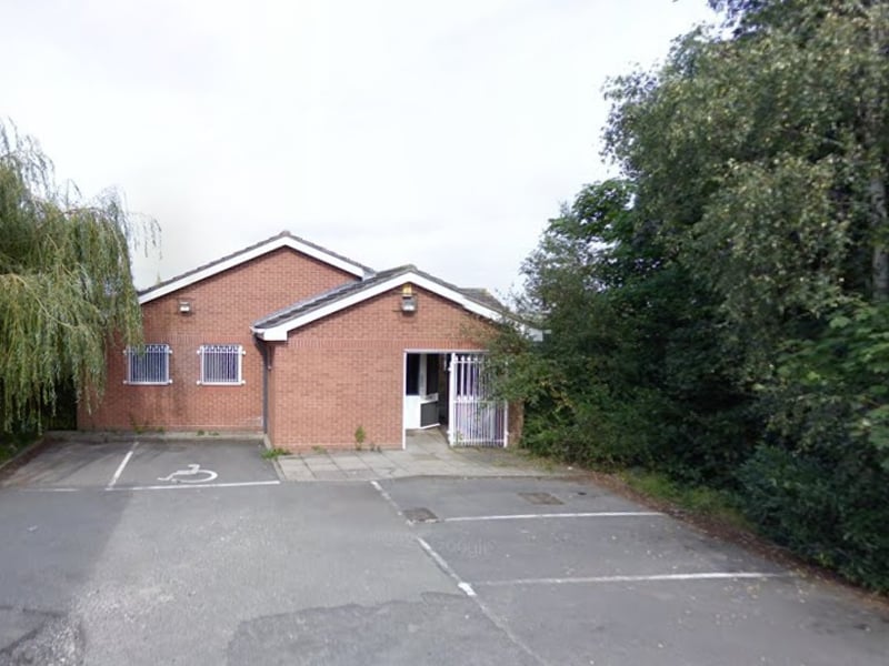 There were 257 survey forms sent out to patients at Budbrooke Medical Centre in Budbrooke, Warrick. The response rate was 39%, with 100 patients rating their overall experience. Of these, 89% said it was very good and 8% said it was fairly good.