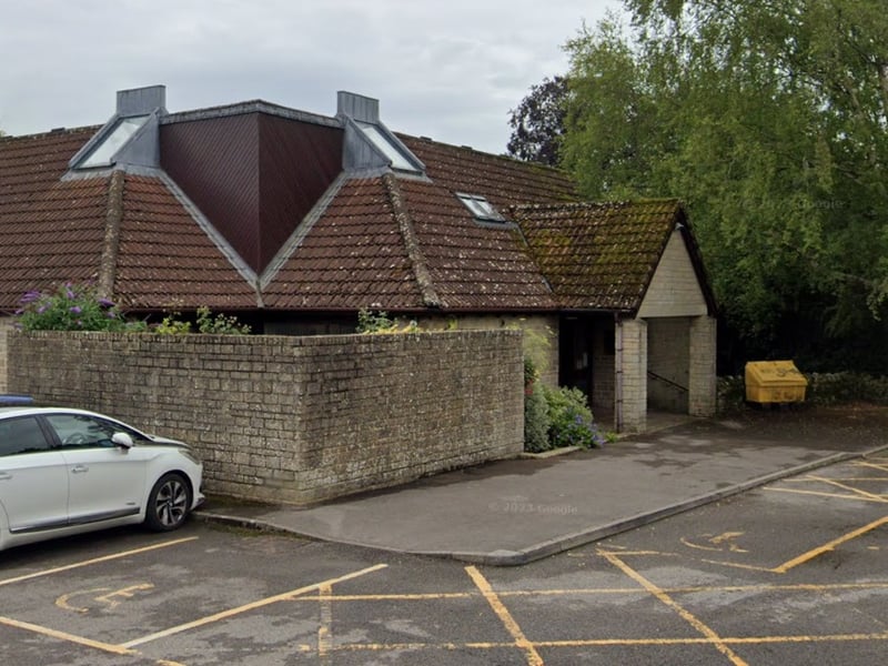 There were 245 survey forms sent out to patients at Mere Surgery in Mere, Warminster. The response rate was 57%, with 140 patients rating their overall experience. Of these, 90% said it was very good and 9% said it was fairly good.