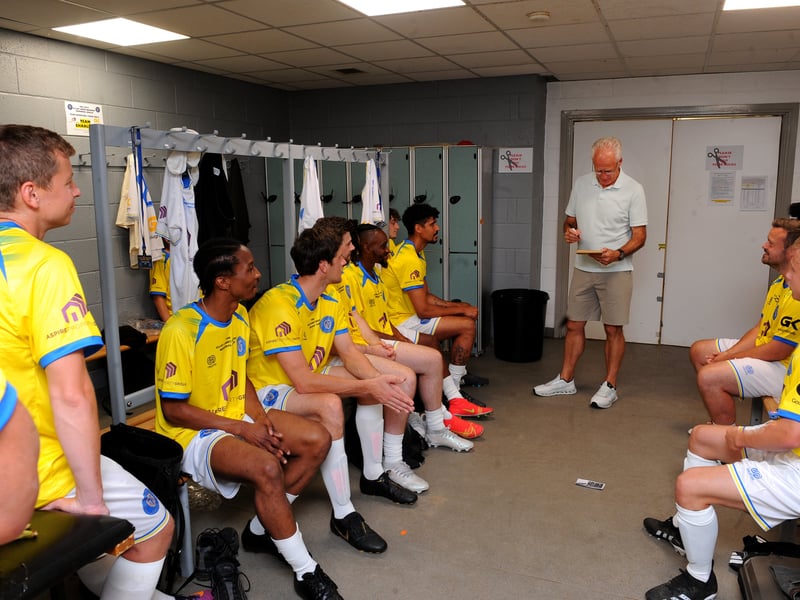Team Charlton manager Mick McCarthy gives his team talk