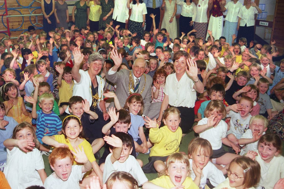 Sheffield retro: 29 fantastic photos capturing 90s vibes across the city ...
