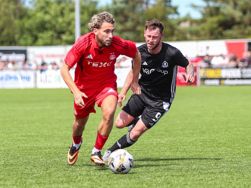 It hasn't been a hit with everyone, but we think Adidas has cracked this one. Big, floppy collars aren't the norm these days, with V-neck and round necks more common, but the Don's new home kit is a bit of a throwback to the kits we use to love to see in the 90s. The sponsor fits into the shirt seamlessly without being overbearing, and the darker trim really helps the red stand out.