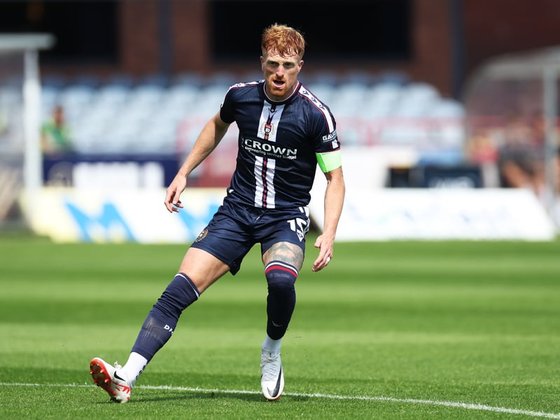 This could have gone so wrong, but it's somehow gone so right. The big white line down the middle shouldn't work, but it does. It's classy, with a touch of 90s thrown in. The traditional navy Den's Park design been given a nice, new lick of paint - and we love it.