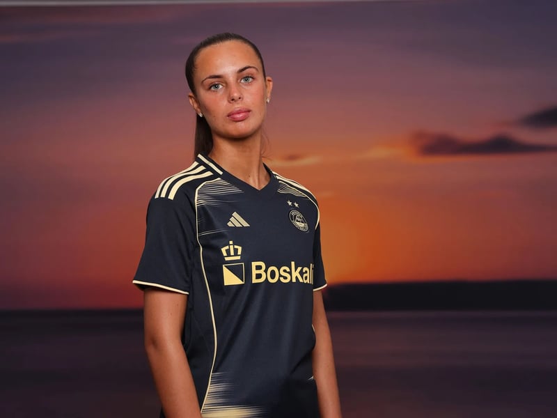 Black away kits are definitely all the rage this summer, and yet again it's a top notch effort from Aberdeen and Adidas. The not-so-subtle gold flashes shouldn't work, but they somehow do, with the design looking wonderfully symmetrical. One of our favourites of 2025/26.