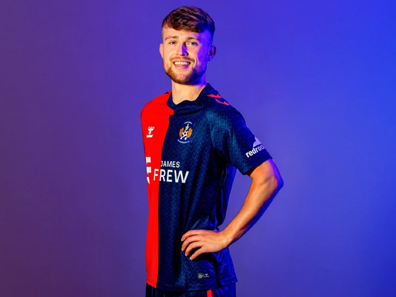 Hummel are one of the best in the business, but they've not really hit the mark with Kilmarnock this season, in our opinion. Looks like an Inverness home kit.