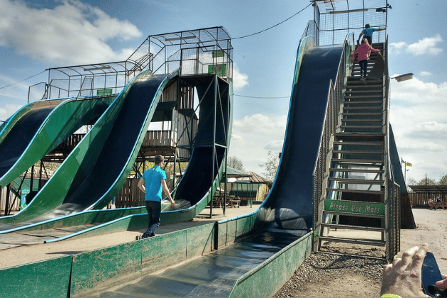 The Crocky Trail in Waverton offers a unique and adventurous outdoor experience with a focus on challenging obstacles, slides, and swings designed to get families active and laughing together. 💰 Day Ticket Price: £14.00/Number of Rides: 6