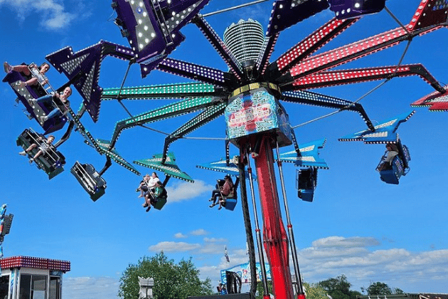 Located in Wigginton, The Web Adventure Park offers a mix of indoor and outdoor fun, including an enormous soft play area, fairground rides, and an animal park. It's designed to keep children entertained whatever the weather. 💰 Day Ticket Price: £12.50/Number of Rides: 11
