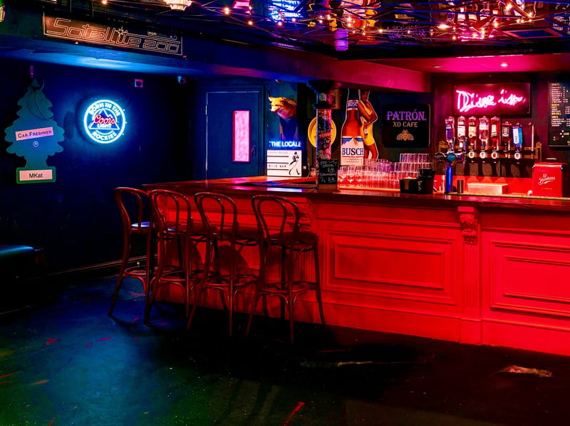Glen Powell visited this Charing Cross pub and restaurant for The Running Man wrap party.
