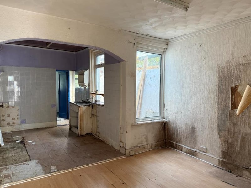 This two-bedroom home has sold for £122,000 after 28 bids were made.