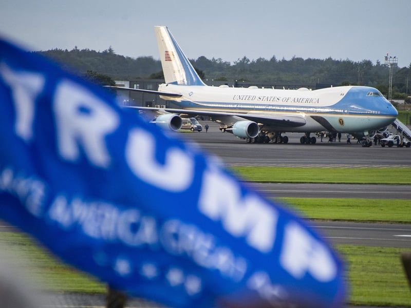 Despite the planned protests, there are some supporters of Donald Trump who went to watch him arrive. 