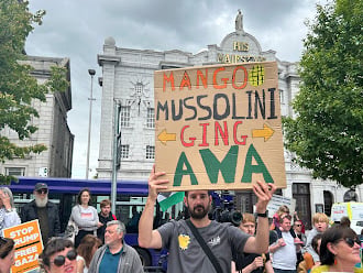 "Mango Mussolini ging awa"