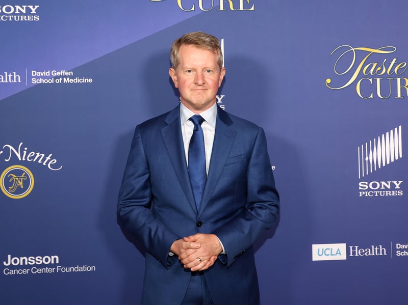 Being from the old world side of the Atlantic, I can’t say I am particularly familiar with Jeopardy - beyond seeing it in American shows and films. He sure feels like a TV quiz show host when he’s on screen. 
