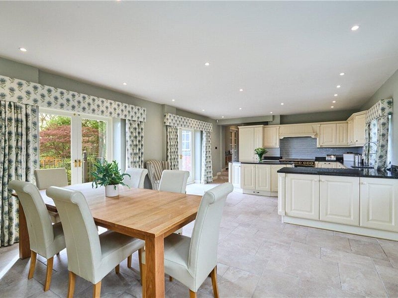 Dining kitchen