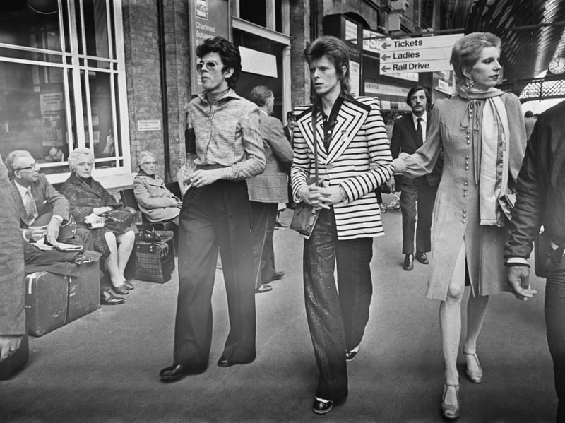 David Bowie with his wife Angie Bowie (right) and English fashion designer Antony Price (left) during his Ziggy Stardust tour in May 1973