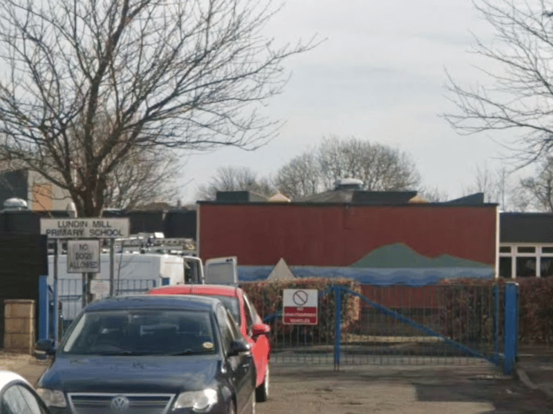 This is a primary school in Lundin Links, in the Largo area.
In the 2023/24 academic year, over 90% of its pupils were achieving at the expected level in listening & talking, while 80-90% met the other three skills targets.