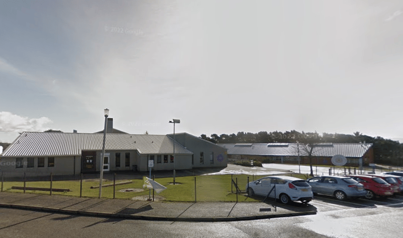 This is another Dalgety Bay primary school.
In the 2023/24 academic year, over 90% of its pupils were achieving at the expected level in listening & talking, while 80-90% met the other three skills targets.