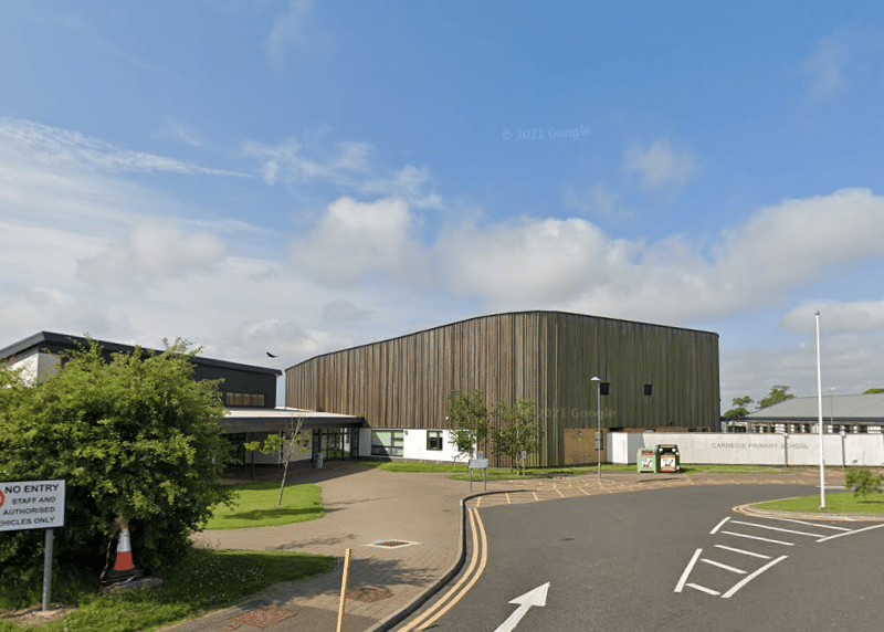 This is another primary school in Dunfermline.
In the 2023/24 academic year, over 90% of its pupils were achieving at the expected level in listening & talking, while 80-90% met the other three skills targets.