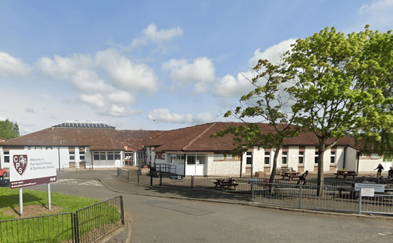 This is a primary school in Cairneyhill, in West Fife.
In the 2023/24 academic year, over 90% of its pupils were achieving at the expected level in listening & talking, while 80-90% met the other three skills targets.