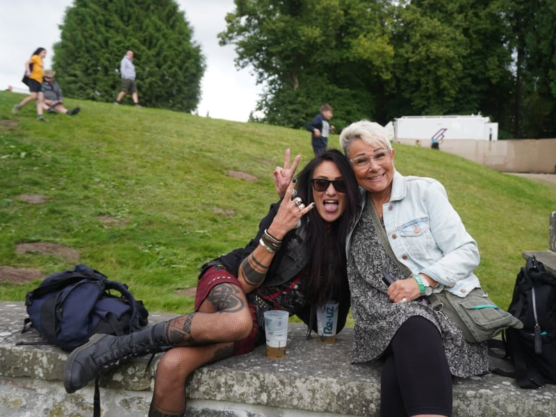 Friends kicking back near the Ice House stage.