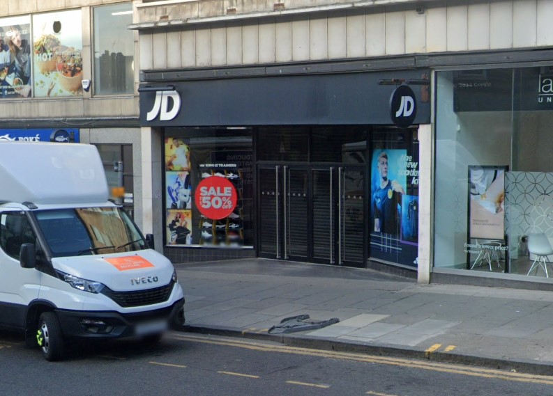 Manova Partners has submitted plans for a new restaurant at 14-16 Hanover Street, in the unit currently occupied by JD Sports. With the planning documents stating that "the applicant is in advanced discussions with a high quality restaurant operator to take over the unit". 
The applicant's agent added: "Occupation of the unit by a restaurant on a long-term basis is clearly desirable, especially given its prominent position on a key frontage within the city centre. A positive determination of the proposals will contribute towards securing the long term future of this prominent unit. It is considered that the proposed Class 3 operation would make a valuable contribution to the city centre’s wider vitality and viability."
The plans include the installation of rear flue/ extract duct with associated minor internal alterations.