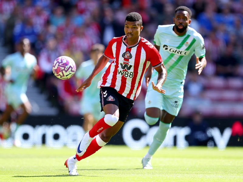 Sunderland have signed ex-Atletico Madrid defender Reinildo Mandava on a two-year deal. The 31-year-old, known simply as Reinildo, was out of contract from the Spanish club at the conclusion of their recent Club World Cup campaign and joins on a free transfer.